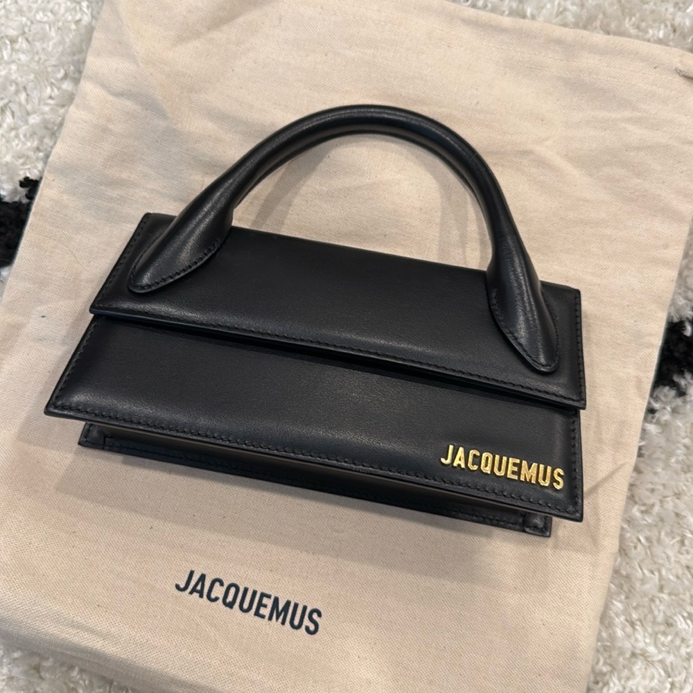 Jacquemous chiquitito long bag - barely used - fits iPhone pro